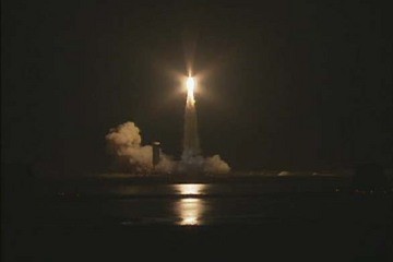 Tên lửa mang vệ tinh Wideband Global SATCOM 4 được phóng tại Mũi Florida đêm 19/1. Ảnh: Internet.