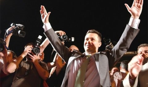 Nikola Gruevski sinh ngày 31/8/1970 tại thành phố Skopje, Nam Tư - nay là nước Cộng hòa Macedonia. Ông giữ chức thủ tướng Macedonia từ tháng 8/2006, đồng thời là chủ tịch đảng VMRO-DPMNE (Tổ chức Cách mạng quốc gia Macedonia - Đảng Dân chủ vì Liên minh quốc gia). Ông từng giữ chức vụ Bộ trưởng Tài chính