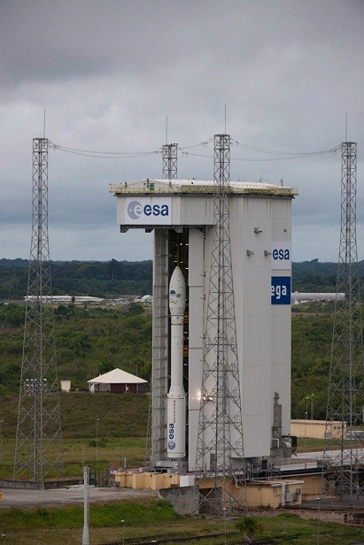 Vega được lắp vào bệ phóng tại Pháp ngày 26/1/2012. Nó sẽ mang theo 9 vệ tinh lên quỹ đạo, trong đó có vệ tinh Lares, Almasat-1 của cơ quan không gian ASI, Italia và 7 vệ tinh Cubesats của các trường đại học Châu Âu.