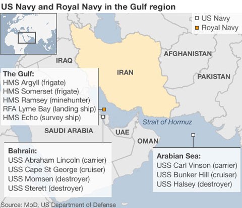Sơ đồ cho thấy sự phân bố của các tàu chiến thuộc hải quân Anh và Mỹ tại vùng Vịnh cũng như biển Arab. Đồ họa: MOD, US Department of Defense