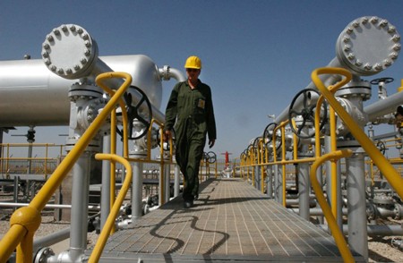 Một cơ sở sơ chế dầu thô của Iran tại mỏ dầu Azadegan, gần Ahvaz, Iran. Ảnh: Der Spiegel