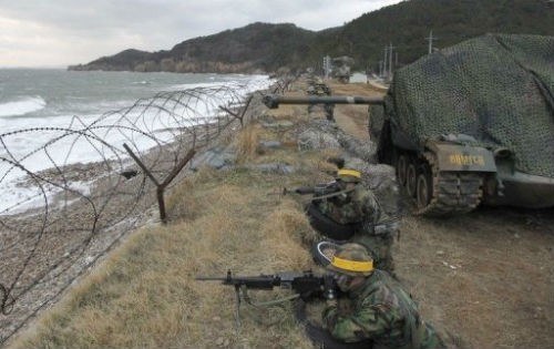 Lính thủy đánh bộ Hàn Quốc trong một cuộc tập trận – Nguồn: AFP