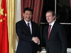 Thủ tướng Ireland Enda Kenny (phải) và Phó Chủ tịch nước Trung Quốc Tập Cận Bình. (Nguồn: Getty)