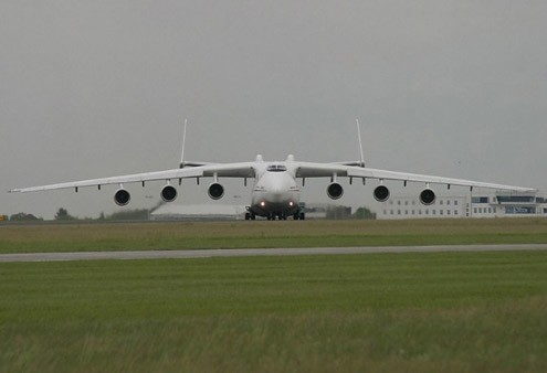 5. Máy bay siêu trọng Antonov AN-225 Mriya