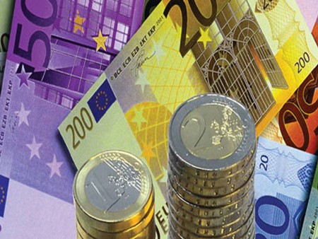 Đồng euro lùi bước so với đồng USD trên thị trường châu Á ngày 22/2.