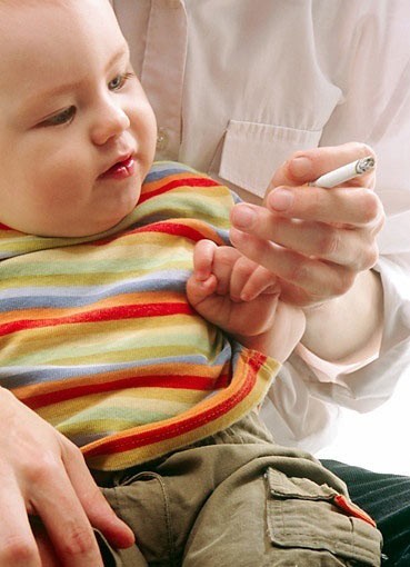 Thuốc lá ảnh hưởng nghiêm trọng đến trẻ nhỏ, cả về thể lực và trí lực.