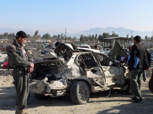 Chiếc xe hơi được sử dụng để đánh bom - Ảnh: AFP