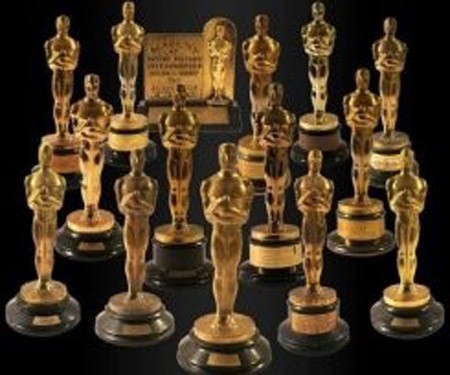 Những bức tượng mạ vàng Oscar. Ảnh: Internet.