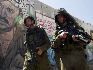 Các binh sĩ Israel ở Bờ Tây - Ảnh: Reuters