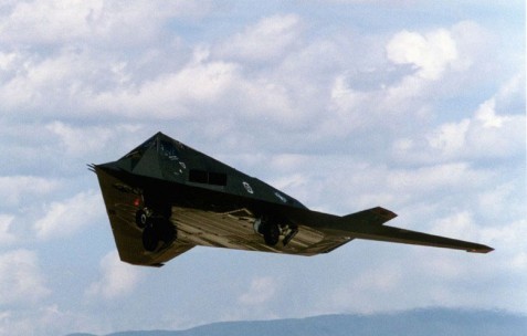 Cho tới nay, không quân Mỹ là lực lượng duy nhất sử dụng loại máy bay hiện đại vào loại bậc nhất bay này. F-117 là dòng sản phẩm ra đời sau một chương trình mẫu tàng hình mang tên “Have Blue”.