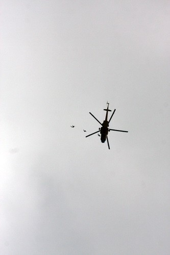 Chiến sĩ đội Đặc nhiệm chống khủng bố rời khỏi trực thăng trong huấn luyện đổ bộ - Ảnh: Đoàn Đặc công hải quân 126 cung cấp
