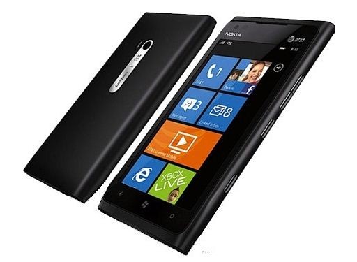Nokia Lumia 900 là chiếc điện thoại LTE 4G đầu tiên chạy hệ điều hành Windowns Phone của Microsofl. Với bộ xử lý đơn 1,4 GHz và bộ vi xử lý đồ họa Adreno 205, bộ nhớ RAM 512MB, 16Gb cho bộ nhớ trong.