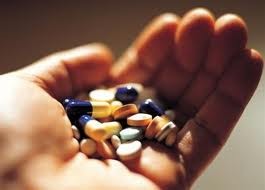 15. Lạm dụng thuốc tây: Có 3 loại thuốc chủ yếu dễ gây ra tổn thương cho niêm mạc dạ dày, đó là: nhóm axit acetylsalicylic (ví dụ như Aspirin); hai là các loại thuốc chống viêm; ba là thuốc hormone như sterol. Vì vậy nên hạn chế tránh dùng những loại thuốc này.