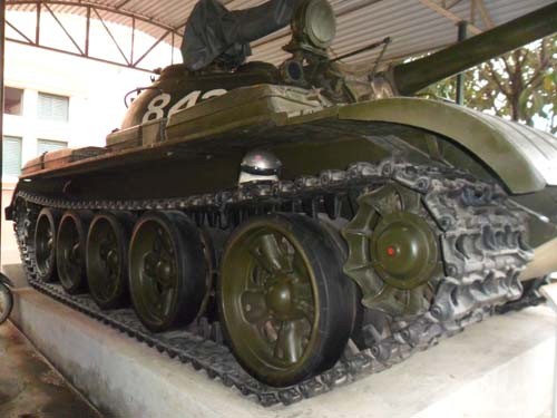 Đây là một trong những chiếc xe tăng đầu tiên đánh chiếm Dinh tổng thống Ngụy quyền Sài Gòn ngày 30/4/1975.