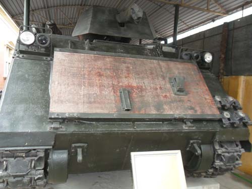 Xe thiết giáp M113, Số hiệu 033, đây là chiến lợi phẩm đầu tiên do đại đội 33, đoàn M26 thiết giáp miền Đông Nam Bộ thu được của địch tai Sô mun (Tây Ninh) năm 1974.