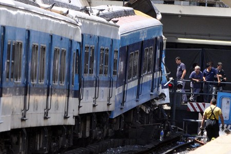 Hình ảnh vụ tai nạn đường sắt hôm 22/2. (Nguồn: Reuters)