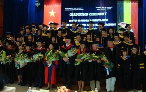Lễ tốt nghiệp 60 tân thạc sĩ năm 2011
