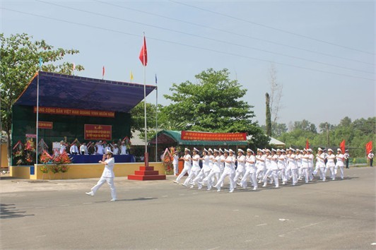 Duyệt đội ngũ tại lễ ra quân huấn luyện