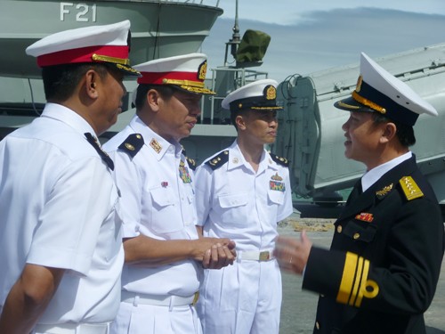 Là những cuộc trò chuyện, trao đổi giữa sĩ quan hải quân Myanmar và Việt Nam.