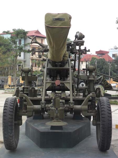 Pháo phòng không 37mm-2 K-65. Sản xuất tại Trung Quốc, đã từng tham gia các cuộc chiến tranh như Việt Nam, Nội chiến Cam pu chia…