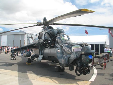 Trực thăng chiến đấu Ka-52 được thiết kế với cabin dành cho hai người lái