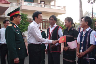 Cán bộ, công nhân, nhân viên Binh đoàn 15 đón Chủ tịch nước Trương Tấn Sang