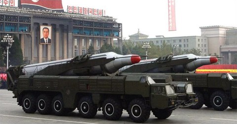 Các tên lửa của Triều Tiên được chở trên bệ phóng di động trong một cuộc duyệt binh ở thủ đô Bình Nhưỡng. Ảnh: Yonhap/EPA Một loại tên lửa nhỏ khác trên các bệ phóng di động