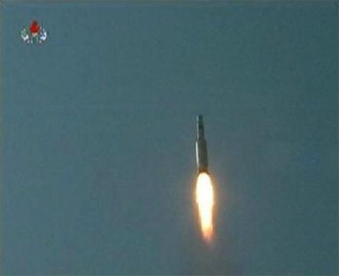 Tên lửa Taepodong-2 trong một lần phóng thử vào năm 2009. Ảnh: KCNA