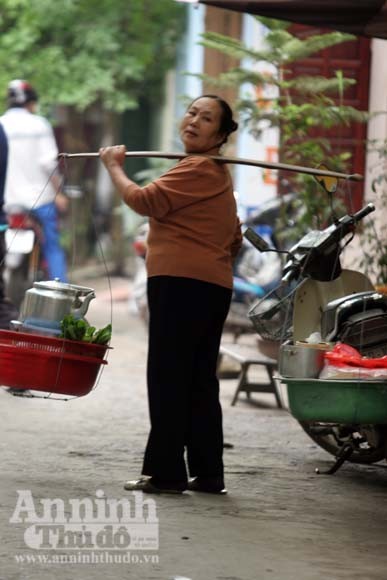 Ngõ nhỏ Văn Nhân TP Nam Định quen gánh hàng tào phớ mỗi sớm mai của bà Nhiên