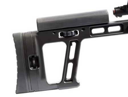 Báng súng của T-5000 được thiết kế với chức năng công thái học cao.