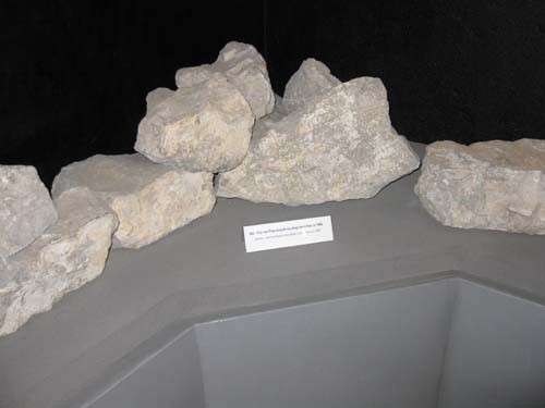 Những tảng đá được thực dân Pháp dùng để xây dựng nhà tù ...