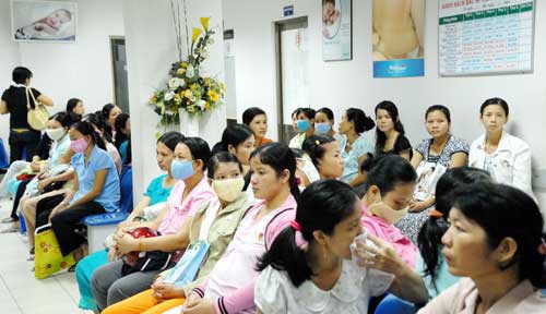 Thời gian này, hầu như ngày nào tại các bệnh viện lớn chuyên khoa sản ở Hà Nội cũng đông nghịt bà bầu. (ảnh minh họa)