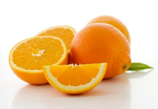 Cam: Một quả cam nhỏ chứa đầy vitamin C nhưng lượng cacbon-hydrate lại không quá cao. Vì thế bạn có thể để sẵn loại quả này trong nhà.