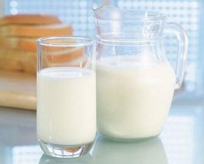 Sữa là thực phẩm có hàm lượng canxi cao nhất. Ảnh: MH