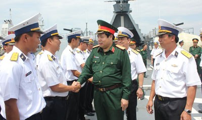 Đại tướng Phùng Quang Thanh thăm Tàu Lý Thái Tổ