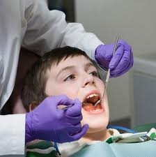 Răng khôn mọc lệch cần phải phẫu thuật để tránh những rắc rối như huỷ hoại xương và răng xung quanh.
