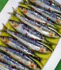 Cá mòi: Cá mòi là một trong những thực phẩm giàu dinh dưỡng nhất, chúng chứa một lượng lớn omega-3 giúp điều hòa cholesterol trong máu và cải thiện sự khỏe mạnh của máu. Xem thêm: Những món cháo ngon/ món ăn từ côn trùng/ món ăn dân dã tốt cho sức khỏe
