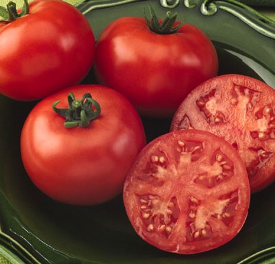 Chất lycopen trong cà chua sẽ được hấp thụ tốt nhất khi nấu chung với dầu thực vật. Ngoài ra, cà chua còn rất giàu vitamin A, C, ka-li, chất xơ và nhiều khoáng chất khác.