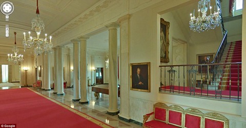 139 tác phẩm nghệ thuật, 13 phòng sinh hoạt chung gồm phòng ăn, thư viện, phòng tiếp khách của phủ tổng thống Mỹ nằm trong thư viện của Google Art Project.