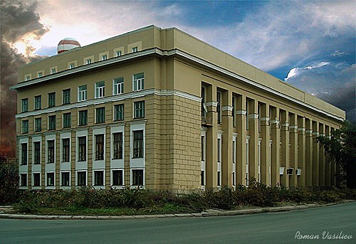 Trường đại học khí tượng thủy văn quốc gia Nga có tiền thân là Đại học khí tượng thủy văn Leningrad, được thành lập trên cơ sở của khoa vật lý địa cầu trường đại học tổng hợp Moscow vào năm 1930. Đây là trường đại học đầu tiên trên thế giới đào tạo sâu chuyên ngành khí tượng thủy văn.