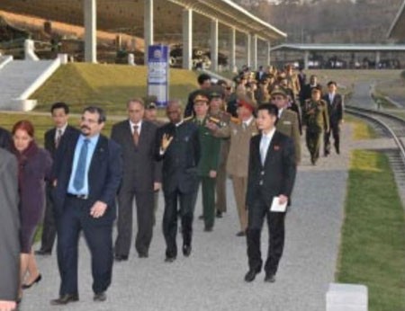 Rất đông quan khách quốc tế đã có mặt tại ngày chính thức khánh thành Bảo tàng Quân đội Nhân dân Triều Tiên.