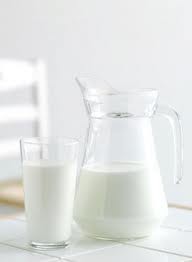 Sữa và sữa chua: Sữa và sữa chua trong sữa có chứa lượng lớn protein và vitamin B rất cần thiết cho sự phát triển của các mô tế bào não, hệ thần kinh, là thực phẩm hoàn hảo đối với hệ thần kinh và não bộ. Xem thêm: Những loại quả cực tốt giúp thanh nhiệt giải độc mùa hè / Lộ diện "hung thủ" khiến phụ nữ mọc ria, nổi mụn, béo phì kỳ quái