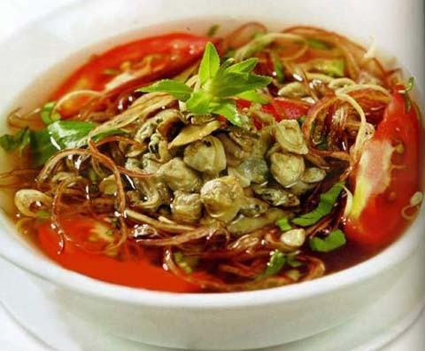 Canh hến: Canh hến là một món ăn dân dã đã có từ lâu đời của người Việt Nam nhất là ở vùng thôn quê chiêm trũng. Cach hến không chỉ là món ăn ngon mà còn là món ăn rất có lợi cho sức khỏe. Xem thêm: Những món ăn dân dã cực tốt cho sức khỏe (P5) / Những món ăn dân dã cực tốt cho sức khỏe (P4)