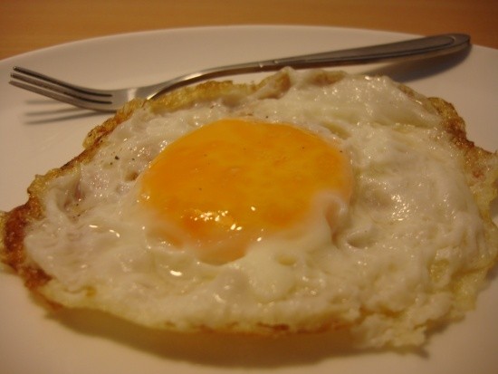 Trứng ốp-lếp: Trứng ốp lếp cung cấp lượng Vitamin B và protein rất tốt cho cơ thể. Đặc biệt lòng đỏ trứng là phần giàu vitamin B nhất của quả trứng. Xem thêm: Những loại trái cây cực tốt cho “đấng mày râu"/ Chùm ảnh: Những thực phẩm ngăn ngừa bệnh viêm khớp hiệu quả