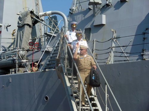 Đoàn sĩ quan Hải quân Việt Nam kết thúc thành công buổi huấn luyện trên tàu khu trục USS Chafee.
