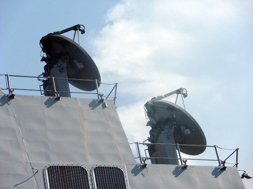 Giàn rada "khủng" và hệ thống anten parabol trên tàu USS Chafee