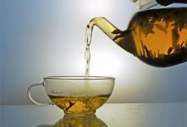 3. Không nên uống trà lạnh Ngược lại, nếu uống trà lạnh cũng không tốt bởi nhiệt độ lạnh sẽ gây tích tụ đờm rãi trong miệng. Xem thêm: Những loại rau quả cực tốt cho sức khỏe.