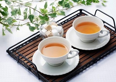 4. Không nên dùng trà quá đặc: Trà quá đặc không tốt cho sức khỏe bởi nó giàu hàm lượng caffein và tannin, gây đau đầu và mất ngủ, nếu dùng lâu dài sẽ không tốt cho sức khỏe con người. Xem thêm: Những loại rau quả cực tốt cho sức khỏe.