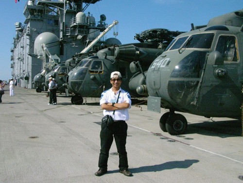 PV từng lên thăm tàu USS Peleliu - Ảnh: HC