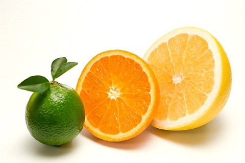 Các loại cam, quýt: Là loại hoa quả chứa trong mình rất nhiều chất chống ung thư và giúp tăng cường hệ thống miễn dịch cho cơ thể người. carotenoids- có tác dụng tốt trong việc phòng chống ung thư. Xem thêm: "Tuyệt chiêu" giải nhiệt ngày hè: các món ăn mát, bổ cho cả gia đình